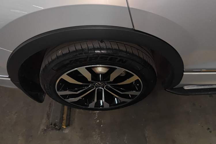 Used Volkswagen Tiguan L 2021 330TSI Automatic Two-Wheel Drive R-Line Flagship Edition Right Rear Wheel Hub