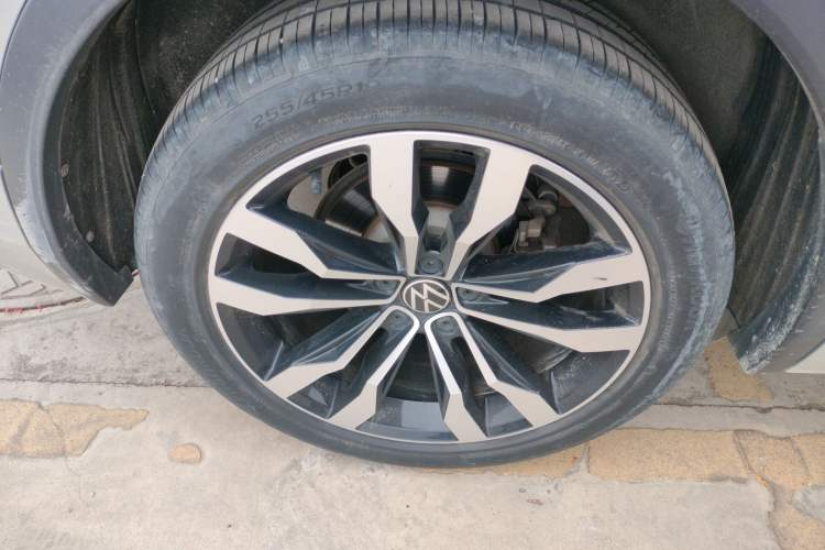 Used Volkswagen Tiguan L 2021 330TSI Automatic Two-Wheel Drive R-Line Flagship Edition Right Rear Wheel Hub
