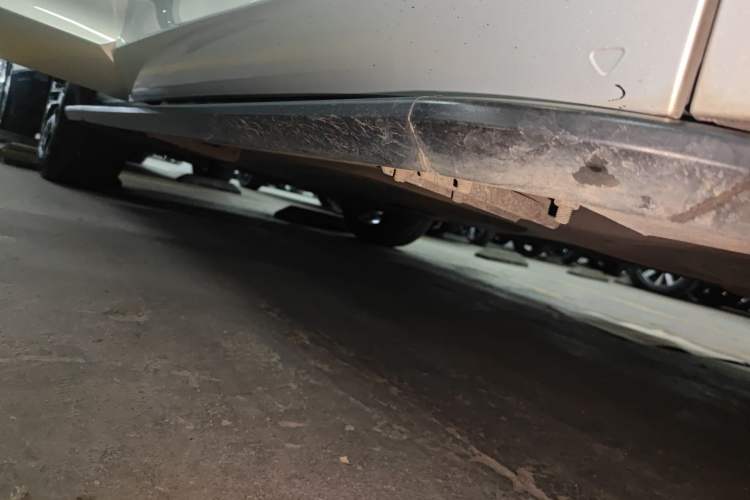 Used Volkswagen Tiguan L 2021 330TSI Automatic Two-Wheel Drive R-Line Flagship Edition Right Side Sill