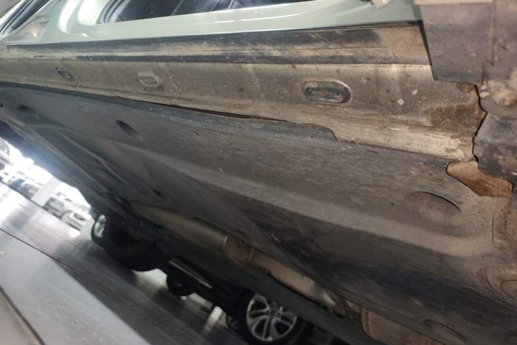 Used Volkswagen Tiguan L 2021 330TSI Automatic Two-Wheel Drive R-Line Flagship Edition Right Side Sill