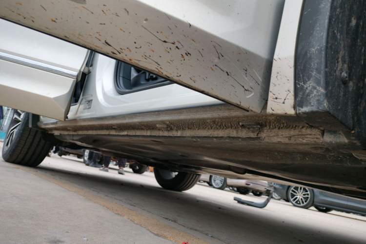 Used Volkswagen Tiguan L 2021 330TSI Automatic Two-Wheel Drive R-Line Flagship Edition Right Side Sill