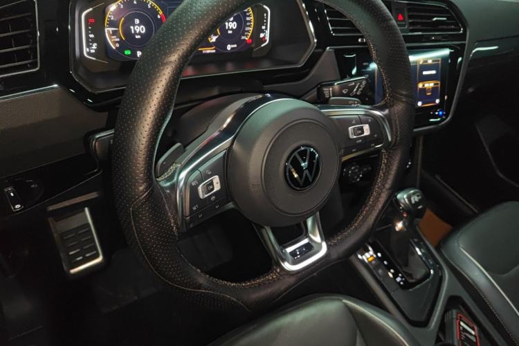 Used Volkswagen Tiguan L 2021 330TSI Automatic Two-Wheel Drive R-Line Flagship Edition Steering Wheel