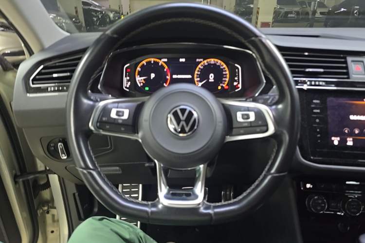 Used Volkswagen Tiguan L 2021 330TSI Automatic Two-Wheel Drive R-Line Enhanced Edition Steering Wheel