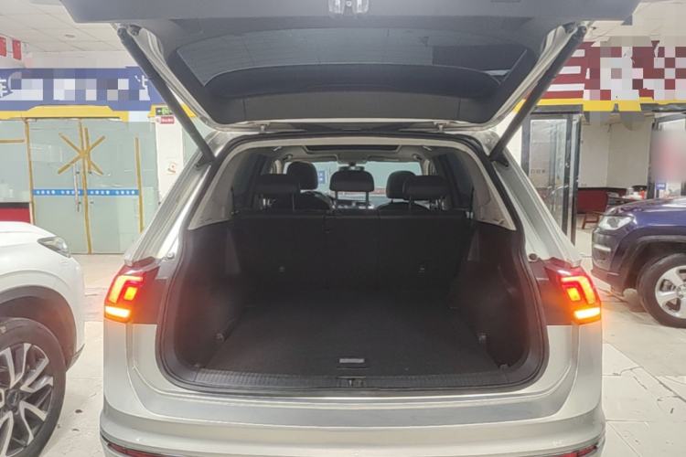 Used Volkswagen Tiguan L 2021 330TSI Automatic Two-Wheel Drive R-Line Enhanced Edition Trunk