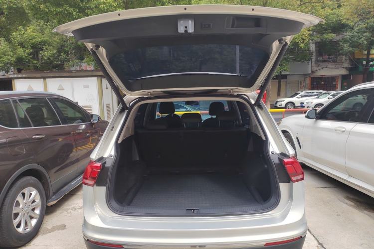 Used Volkswagen Tiguan L 2021 330TSI Automatic Two-Wheel Drive Smart Edition Trunk