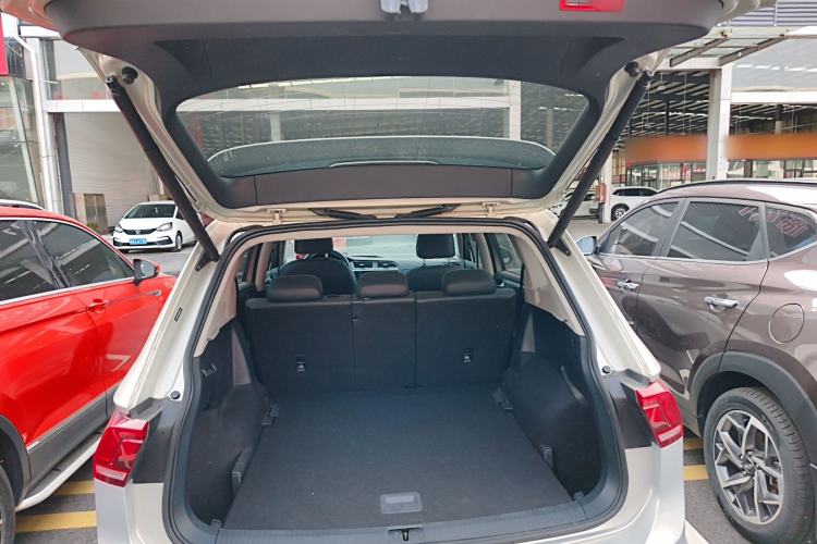 Used Volkswagen Tiguan L 2021 330TSI Automatic Two-Wheel Drive R-Line Enhanced Edition Trunk