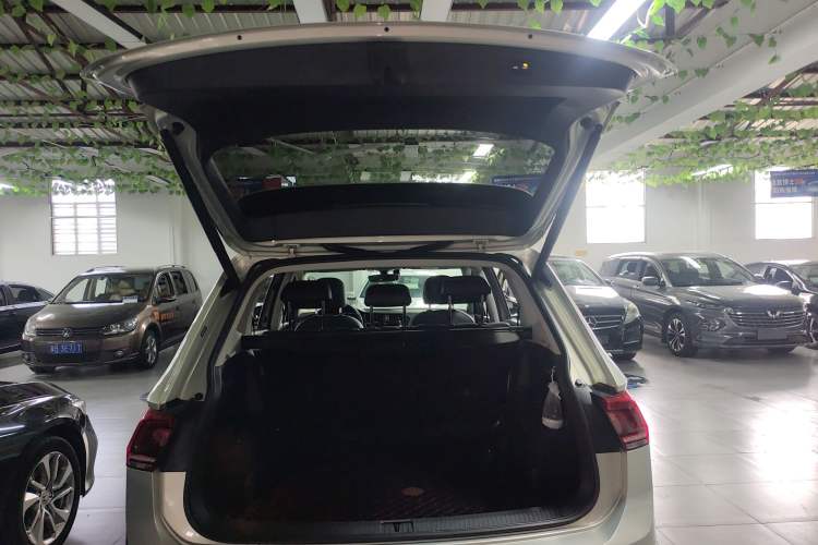 Used Volkswagen Tiguan L 2021 330TSI Automatic Two-Wheel Drive R-Line Flagship Edition Trunk