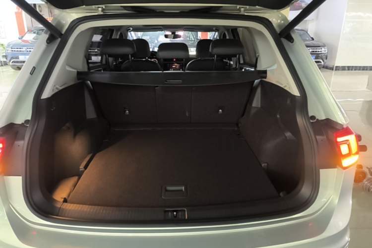 Used Volkswagen Tiguan L 2021 330TSI Automatic Two-Wheel Drive R-Line Enhanced Edition Trunk