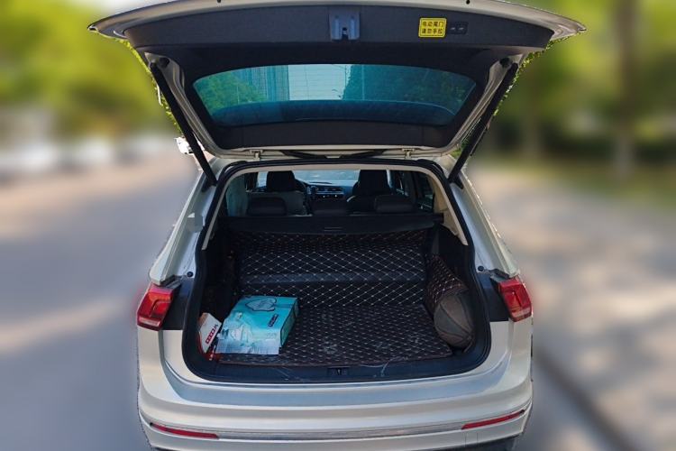 Used Volkswagen Tiguan L 2021 330TSI Automatic Two-Wheel Drive R-Line Enhanced Edition Trunk