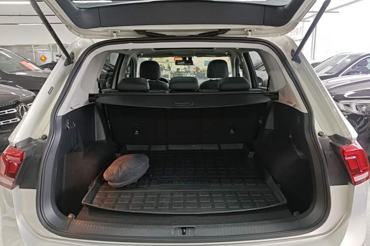 Used Volkswagen Tiguan L 2021 330TSI Automatic Two-Wheel Drive Smart Edition Trunk