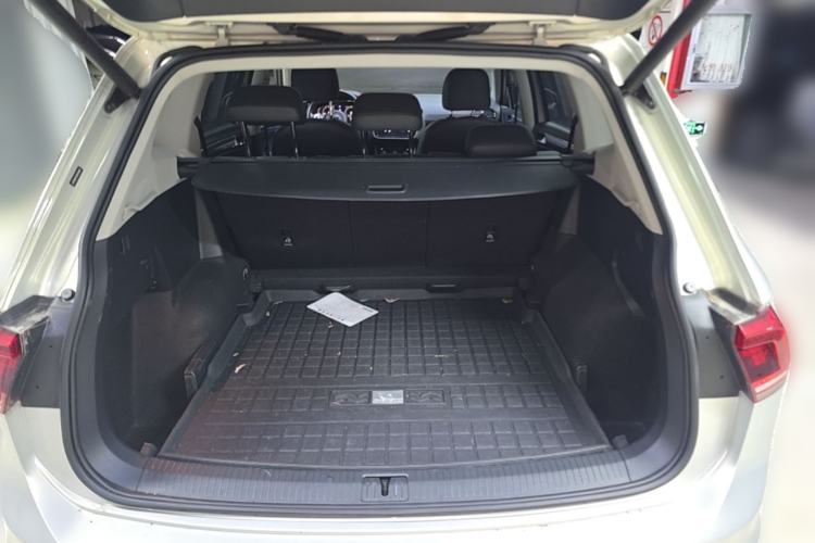 Used Volkswagen Tiguan L 2021 330TSI Automatic Two-Wheel Drive R-Line Enhanced Edition Trunk