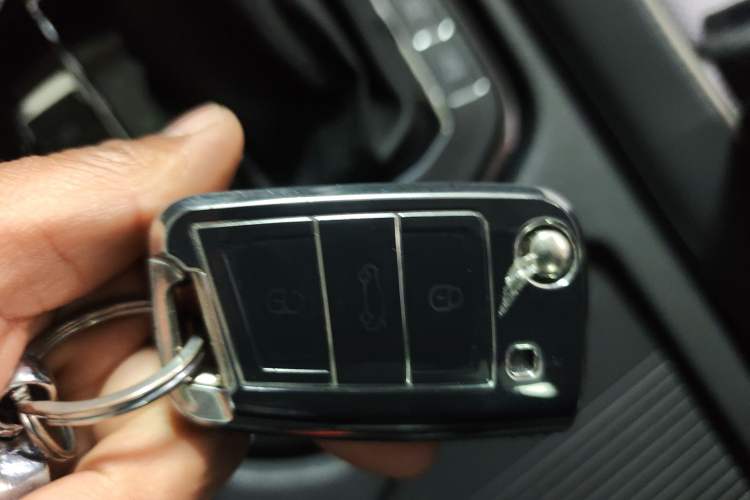 Used Volkswagen Tiguan L 2021 330TSI Automatic Two-Wheel Drive R-Line Flagship Edition Vehicle Key