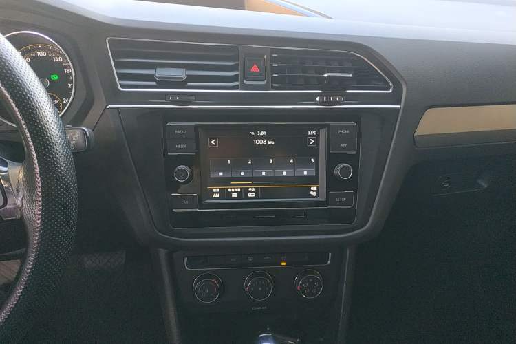 Used Volkswagen Tiguan L 2021 280TSI Automatic Two-Wheel Drive Comfort Edition – Low-Trim Version Audio And AC Panel