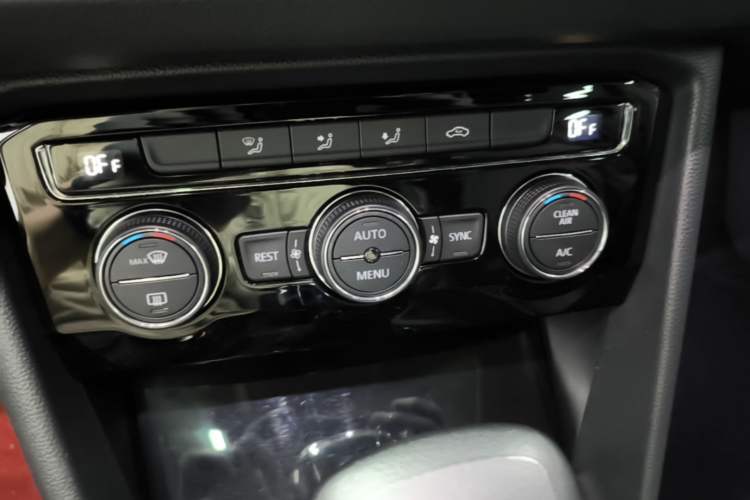 Used Volkswagen Tiguan L 2021 330TSI Automatic Two-Wheel Drive Smart Edition Audio And AC Panel