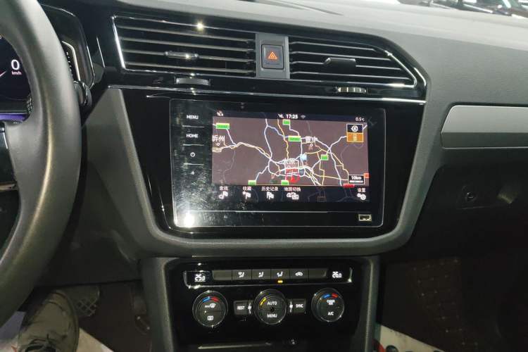 Used Volkswagen Tiguan L 2021 330TSI Automatic Two-Wheel Drive Smart Edition Audio And AC Panel