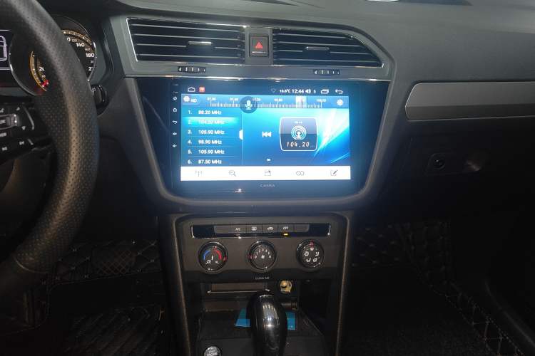 Used Volkswagen Tiguan L 2021 280TSI Automatic Two-Wheel Drive Comfort Edition – Low-Trim Version Audio And AC Panel