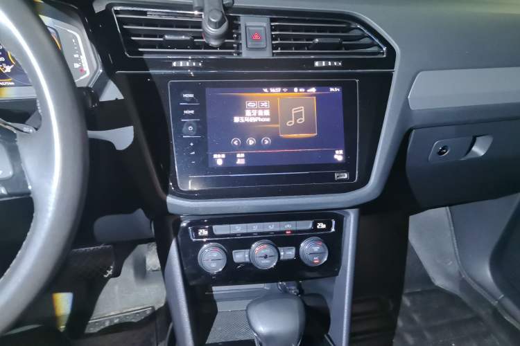 Used Volkswagen Tiguan L 2021 330TSI Automatic Two-Wheel Drive Smart Edition Audio And AC Panel
