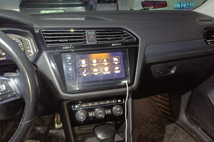 Used Volkswagen Tiguan L 2021 330TSI Automatic Two-Wheel Drive R-Line Enhanced Edition Audio And AC Panel