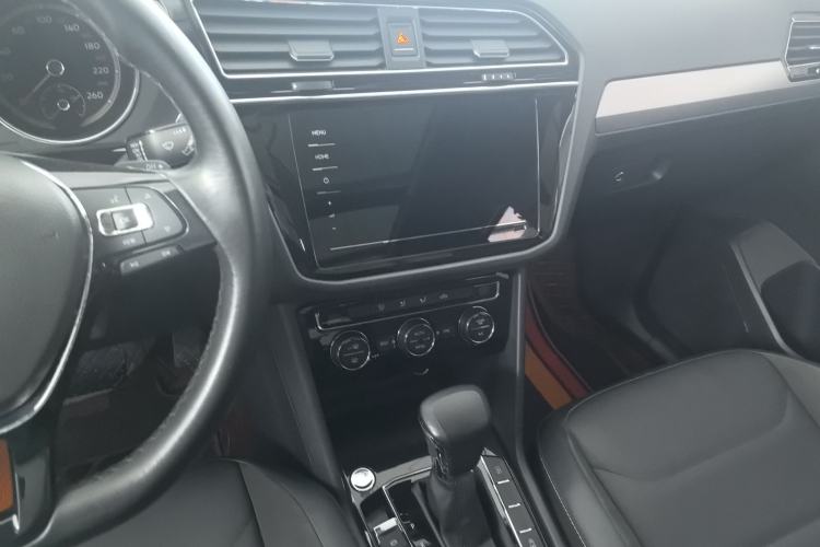 Used Volkswagen Tiguan L 2021 330TSI Automatic Two-Wheel Drive Smart Edition Audio And AC Panel