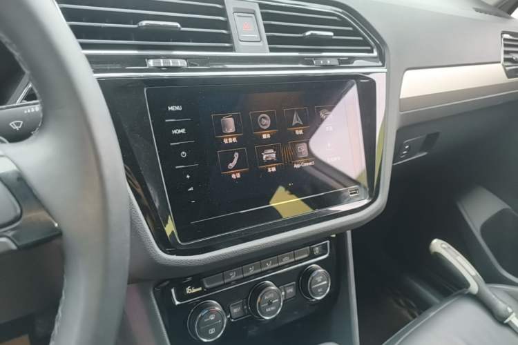 Used Volkswagen Tiguan L 2021 280TSI Automatic Two-Wheel Drive Smart Edition Audio And AC Panel