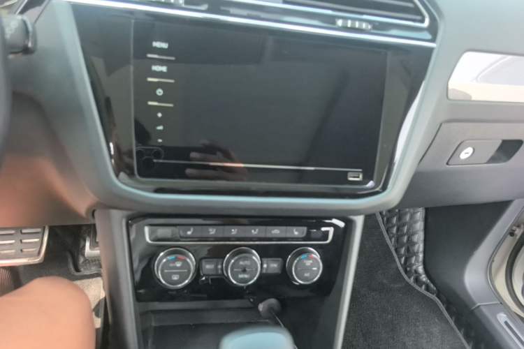 Used Volkswagen Tiguan L 2021 330TSI Automatic Two-Wheel Drive R-Line Enhanced Edition Audio And AC Panel