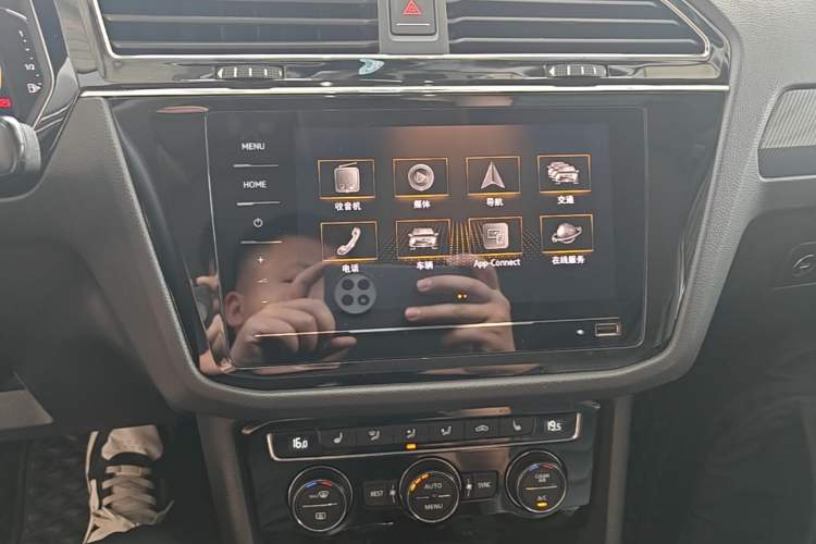 Used Volkswagen Tiguan L 2021 330TSI Automatic Two-Wheel Drive R-Line Enhanced Edition Audio And AC Panel