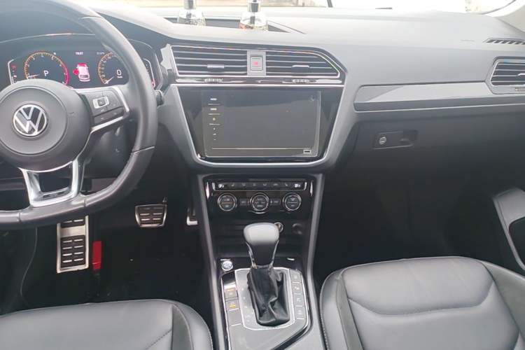 Used Volkswagen Tiguan L 2021 330TSI Automatic Two-Wheel Drive R-Line Enhanced Edition Audio And AC Panel