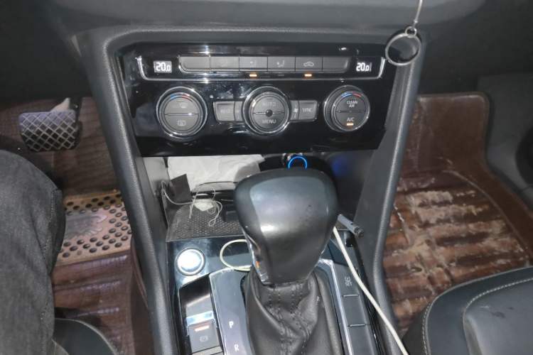 Used Volkswagen Tiguan L 2021 330TSI Automatic Two-Wheel Drive Smart Edition Audio And AC Panel