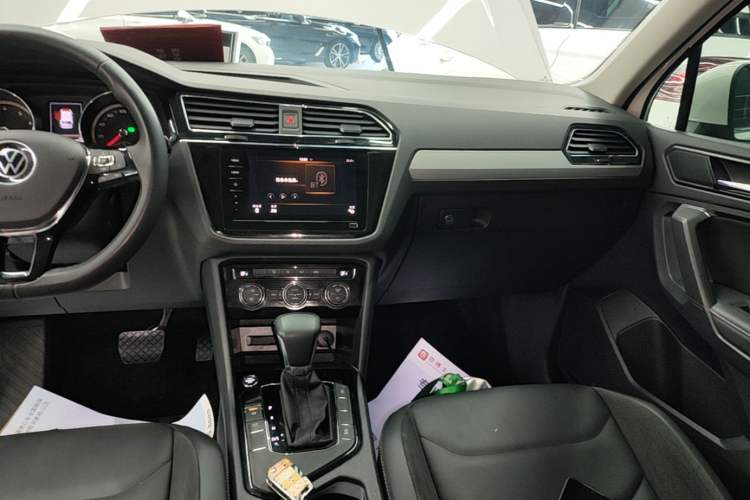 Used Volkswagen Tiguan L 2021 330TSI Automatic Two-Wheel Drive Smart Edition Audio And AC Panel