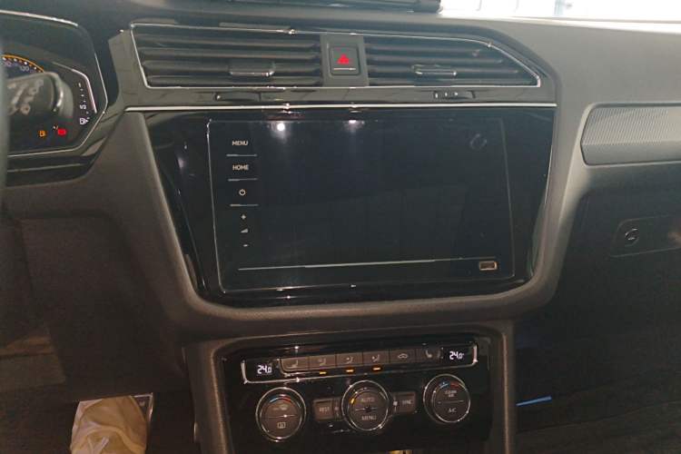 Used Volkswagen Tiguan L 2021 330TSI Automatic Two-Wheel Drive R-Line Enhanced Edition Audio And AC Panel