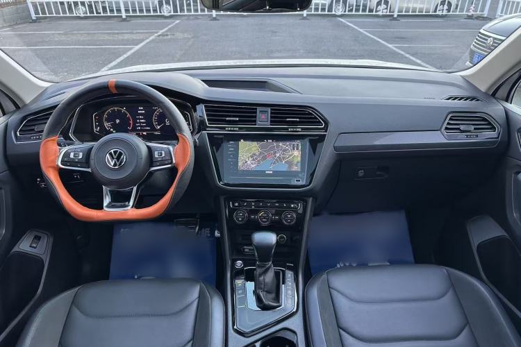 Used Volkswagen Tiguan L 2021 330TSI Automatic Two-Wheel Drive R-Line Enhanced Edition Audio And AC Panel