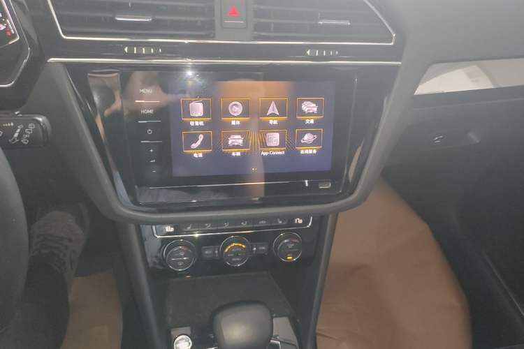 Used Volkswagen Tiguan L 2021 330TSI Automatic Two-Wheel Drive R-Line Enhanced Edition Audio And AC Panel