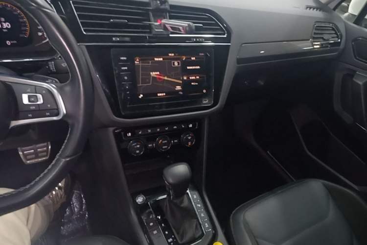 Used Volkswagen Tiguan L 2021 330TSI Automatic Two-Wheel Drive R-Line Enhanced Edition Audio And AC Panel