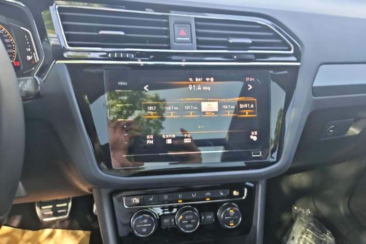 Used Volkswagen Tiguan L 2021 330TSI Automatic Two-Wheel Drive R-Line Enhanced Edition Audio And AC Panel