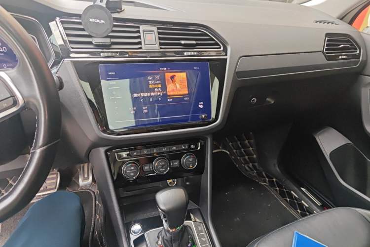 Used Volkswagen Tiguan L 2021 330TSI Automatic Two-Wheel Drive R-Line Enhanced Edition Audio And AC Panel