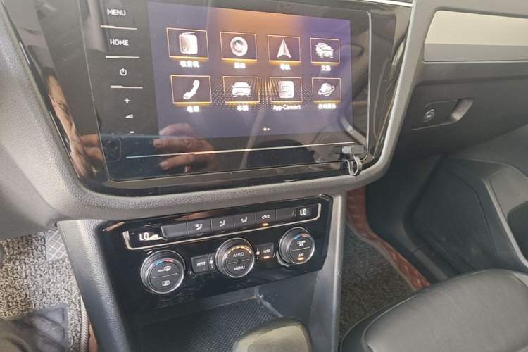 Used Volkswagen Tiguan L 2021 330TSI Automatic Two-Wheel Drive Smart Edition Audio And AC Panel