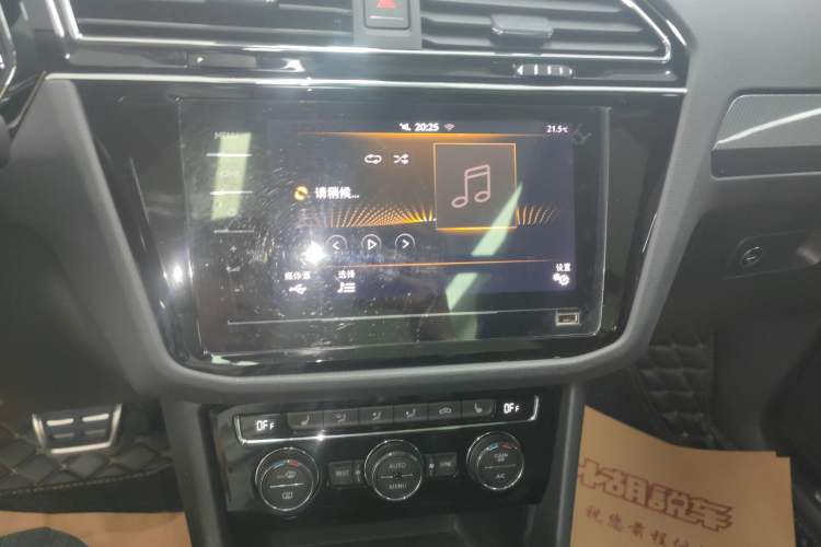 Used Volkswagen Tiguan L 2021 330TSI Automatic Two-Wheel Drive R-Line Enhanced Edition Audio And AC Panel