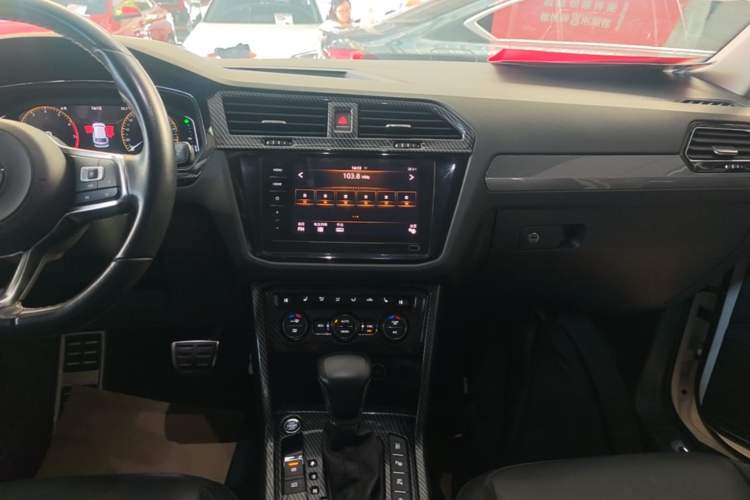 Used Volkswagen Tiguan L 2021 330TSI Automatic Two-Wheel Drive R-Line Enhanced Edition Audio And AC Panel