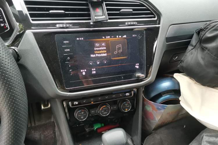 Used Volkswagen Tiguan L 2021 380TSI Automatic All-Wheel Drive R-Line Comfort Plus 7-Seater Audio And AC Panel