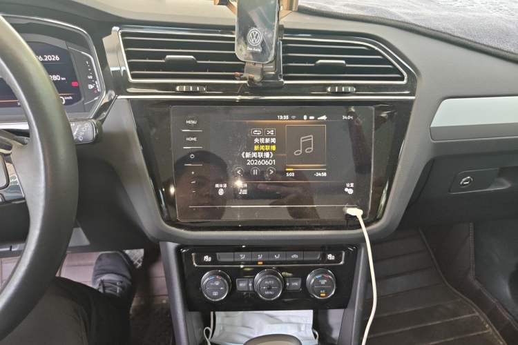 Used Volkswagen Tiguan L 2021 330TSI Automatic Two-Wheel Drive Smart Edition Audio And AC Panel