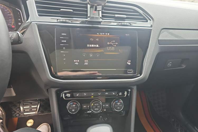Used Volkswagen Tiguan L 2021 330TSI Automatic Two-Wheel Drive R-Line Flagship Edition Audio And AC Panel