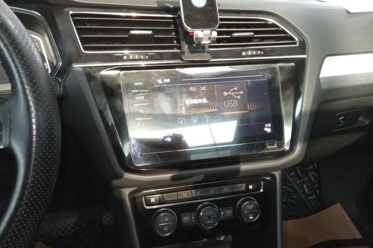 Used Volkswagen Tiguan L 2021 330TSI Automatic Two-Wheel Drive Smart Edition Audio And AC Panel