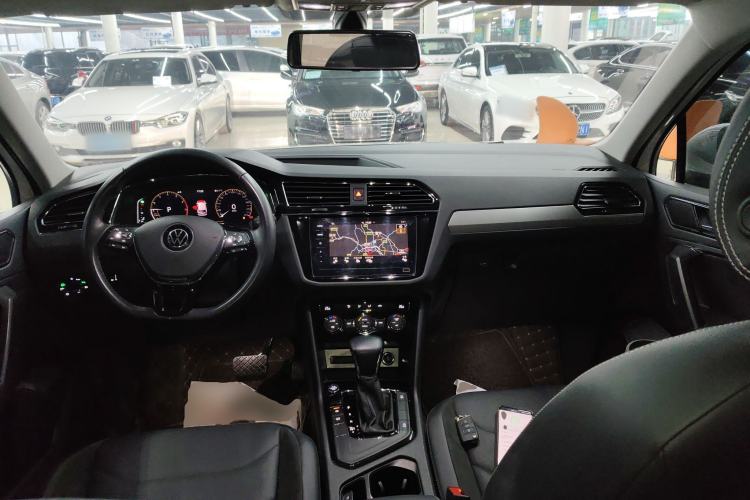 Used Volkswagen Tiguan L 2021 330TSI Automatic Two-Wheel Drive Smart Edition Center Console