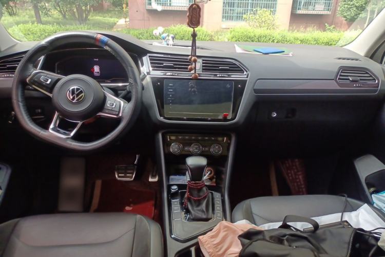 Used Volkswagen Tiguan L 2021 330TSI Automatic Two-Wheel Drive R-Line Flagship Edition Center Console