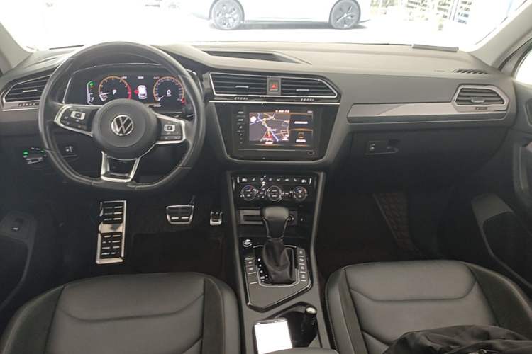 Used Volkswagen Tiguan L 2021 330TSI Automatic Two-Wheel Drive R-Line Enhanced Edition Center Console