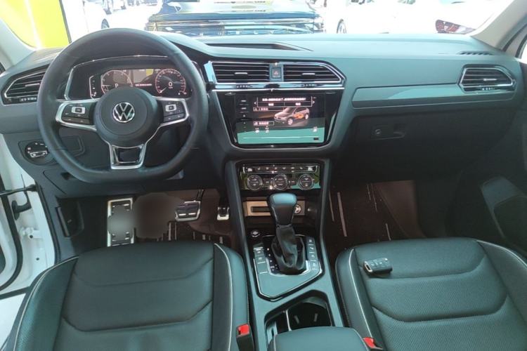 Used Volkswagen Tiguan L 2021 330TSI Automatic Two-Wheel Drive R-Line Flagship Edition Center Console
