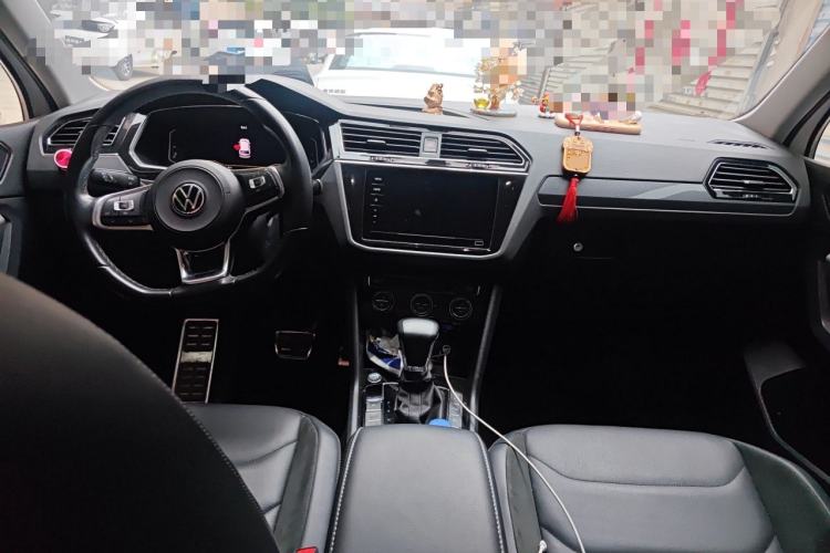 Used Volkswagen Tiguan L 2021 330TSI Automatic Two-Wheel Drive R-Line Enhanced Edition Center Console
