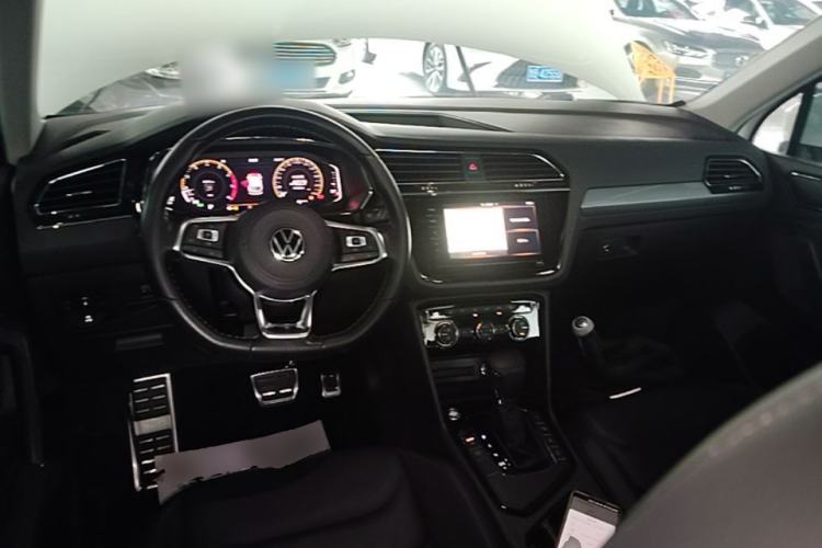 Used Volkswagen Tiguan L 2021 330TSI Automatic Two-Wheel Drive R-Line Enhanced Edition Center Console
