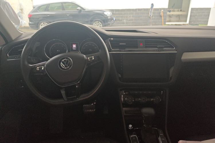 Used Volkswagen Tiguan L 2021 280TSI Automatic Two-Wheel Drive Smart Edition Center Console