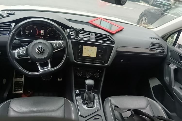Used Volkswagen Tiguan L 2021 330TSI Automatic Two-Wheel Drive R-Line Flagship Edition Center Console